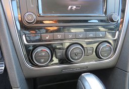 2017 Volkswagen Passat - Image 34