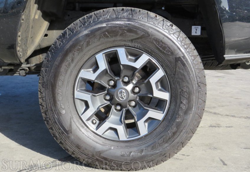 2019 Toyota Tacoma - Image 17