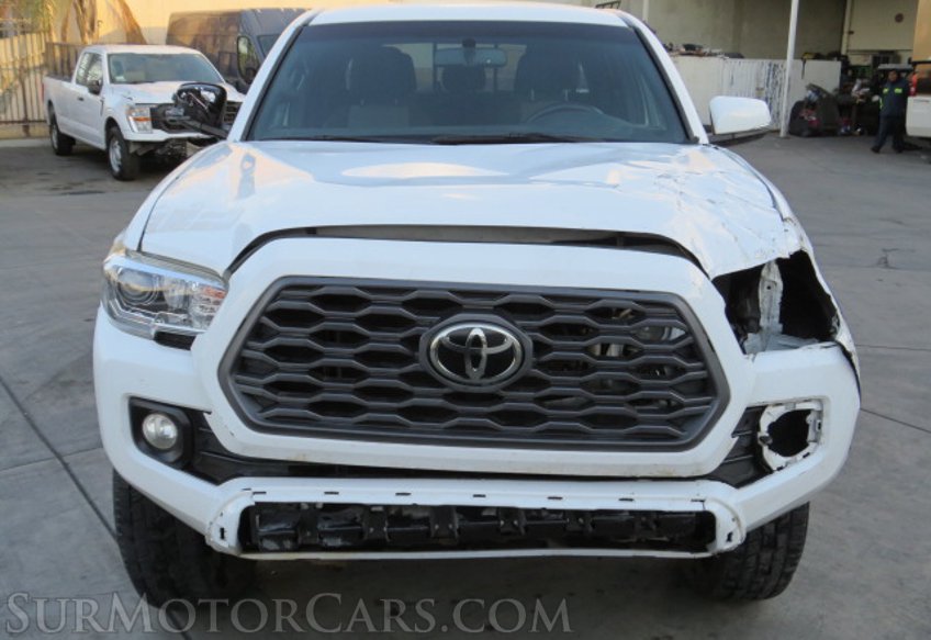 2020 Toyota Tacoma 4WD - Image 11
