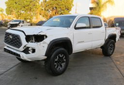 2020 Toyota Tacoma 4WD - Image 4