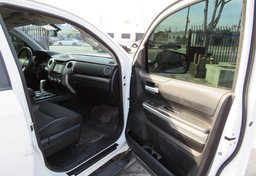2017 Toyota Tundra - Image 22