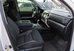 2017 Toyota Tundra - Image 28