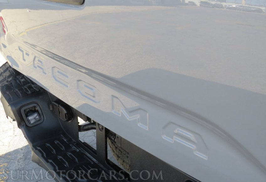 2020 Toyota Tacoma 4WD - Image 25