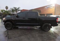 2017 Toyota Tundra 4WD - Image 5