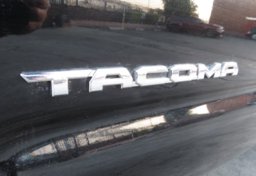 2017 Toyota Tacoma - Image 19