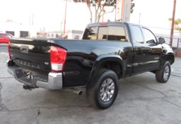 2017 Toyota Tacoma - Image 9