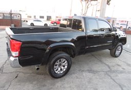 2017 Toyota Tacoma - Image 7