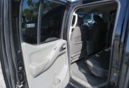 2019 Nissan Frontier - Image 28