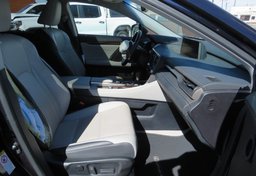 2017 Lexus RX - Image 25