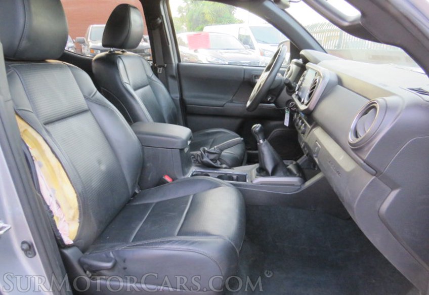 2020 Toyota Tacoma 4WD - Image 31