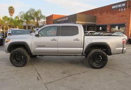 2020 Toyota Tacoma 4WD - Image 6