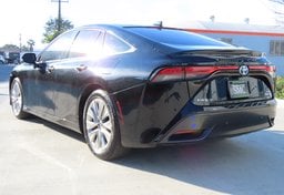 2022 Toyota Mirai XLE - Image 10