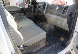 2019 Ford Super Duty F-350 DRW - Image 32