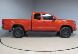 2016 Toyota Tacoma - Image 11