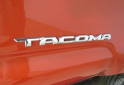 2016 Toyota Tacoma - Image 19