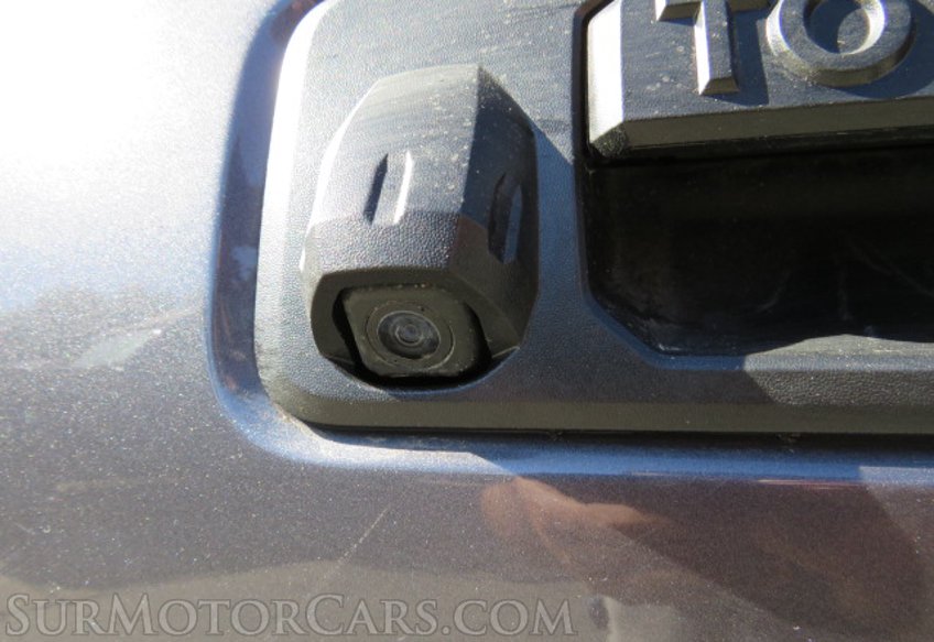 2020 Toyota Tacoma 4WD - Image 17