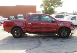 2017 Nissan Titan - Image 6