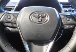 2020 Toyota Camry - Image 32