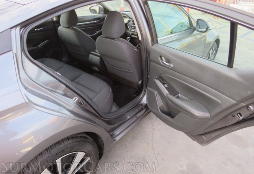 2021 Nissan Altima - Image 23