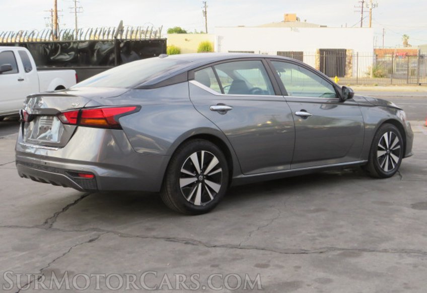 2021 Nissan Altima - Image 9