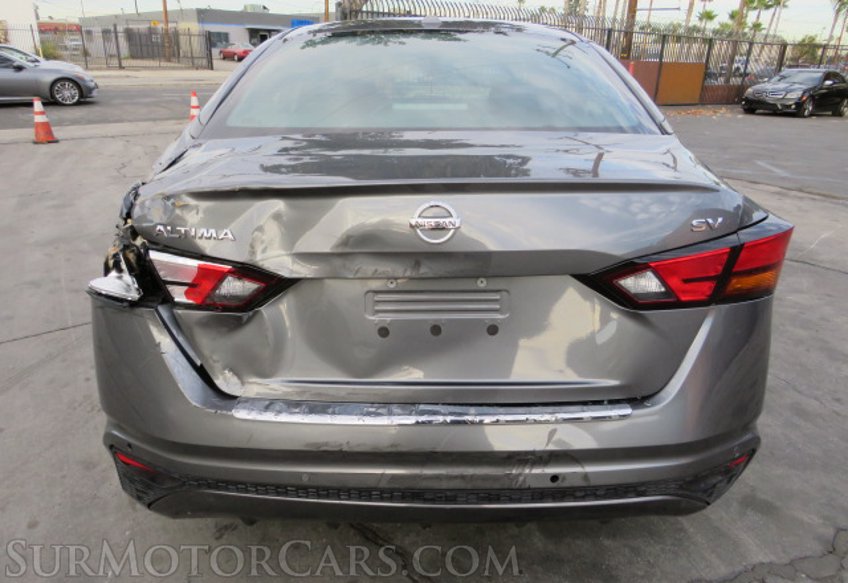 2021 Nissan Altima - Image 12
