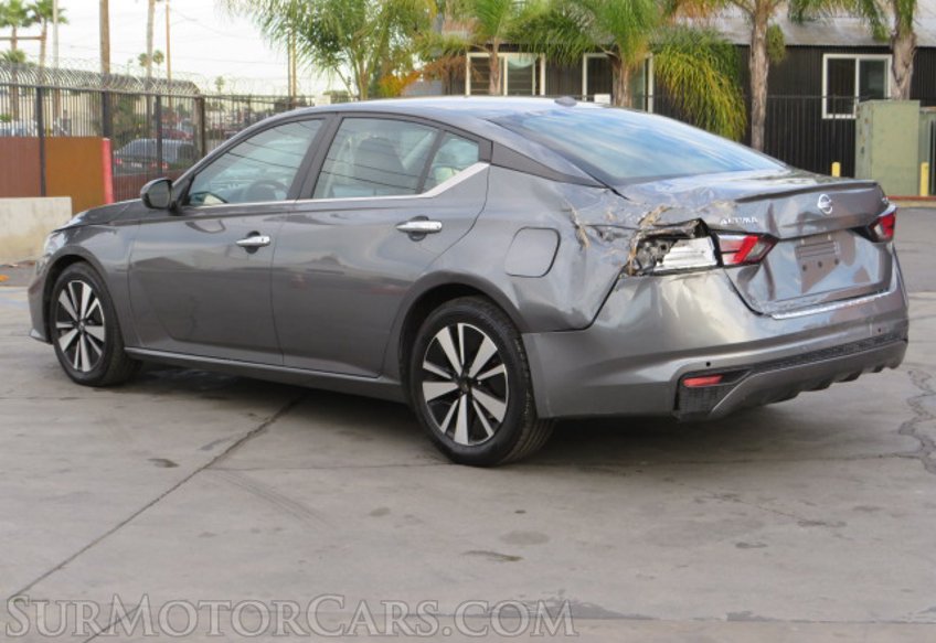 2021 Nissan Altima - Image 10