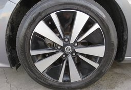 2021 Nissan Altima - Image 19