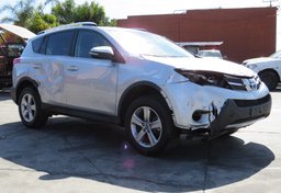 2015 Toyota RAV4 - Image 2