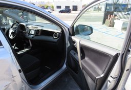 2015 Toyota RAV4 - Image 25