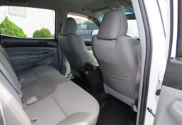 2014 Toyota Tacoma - Image 28