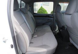 2014 Toyota Tacoma - Image 30