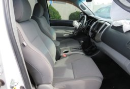 2014 Toyota Tacoma - Image 32