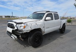 2014 Toyota Tacoma - Image 2