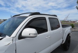 2014 Toyota Tacoma - Image 13