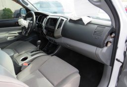 2014 Toyota Tacoma - Image 29