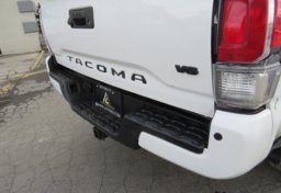 2020 Toyota Tacoma 4WD - Image 18