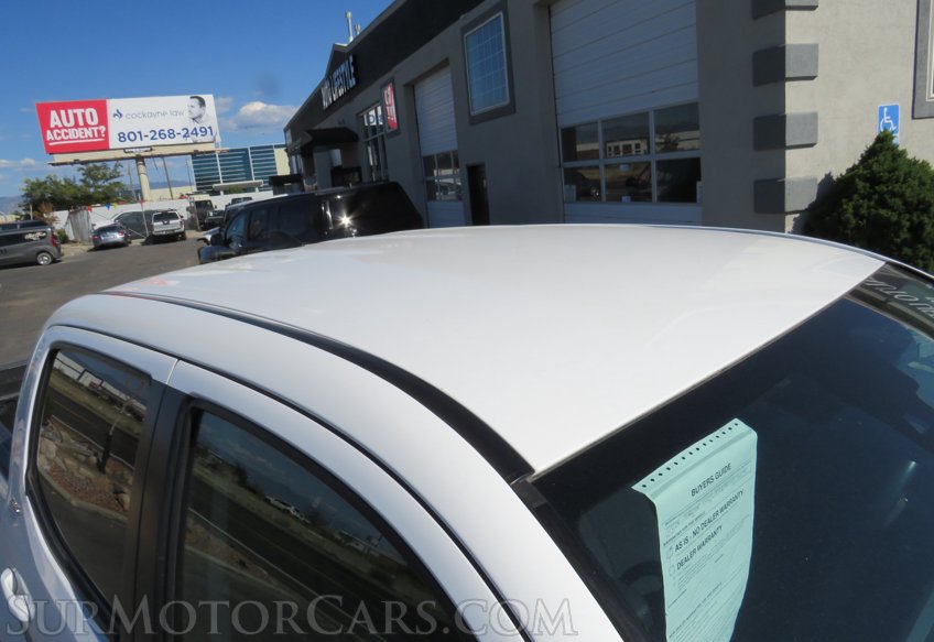 2019 Toyota Tacoma - Image 18