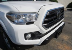 2019 Toyota Tacoma - Image 15