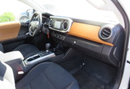 2019 Toyota Tacoma - Image 29