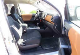 2019 Toyota Tacoma - Image 34