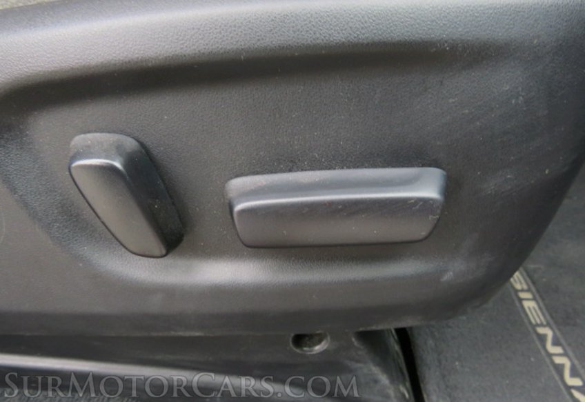 2015 Toyota Sienna - Image 53