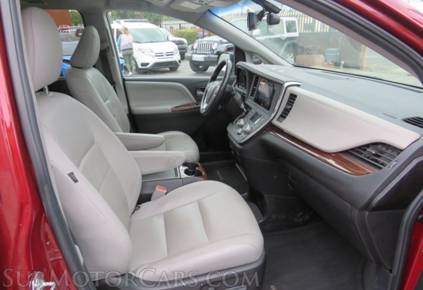 2015 Toyota Sienna - Image 23