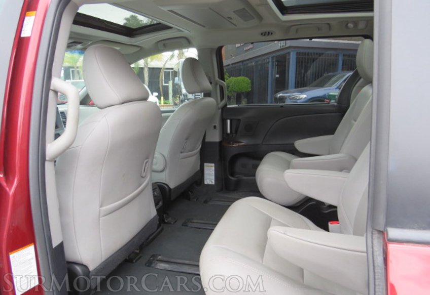 2015 Toyota Sienna - Image 29