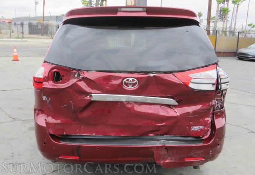 2015 Toyota Sienna - Image 12