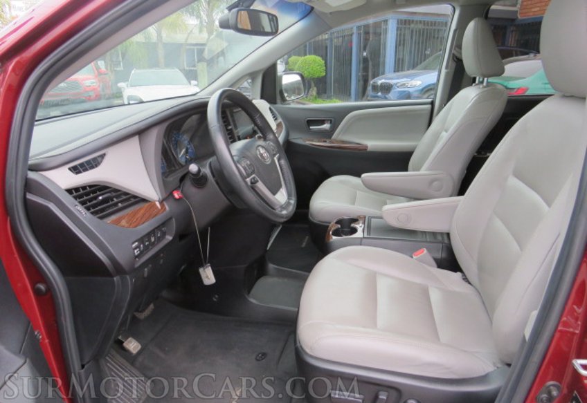 2015 Toyota Sienna - Image 24