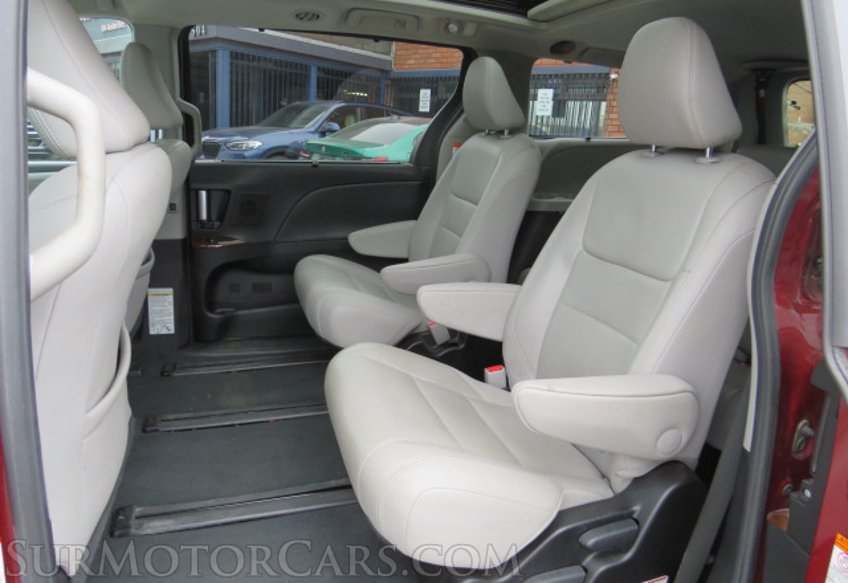 2015 Toyota Sienna - Image 27