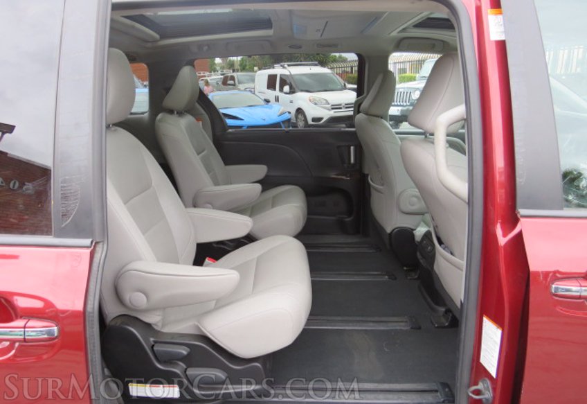 2015 Toyota Sienna - Image 26