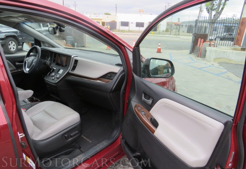 2015 Toyota Sienna - Image 21