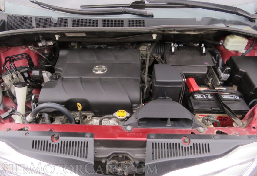 2015 Toyota Sienna - Image 59