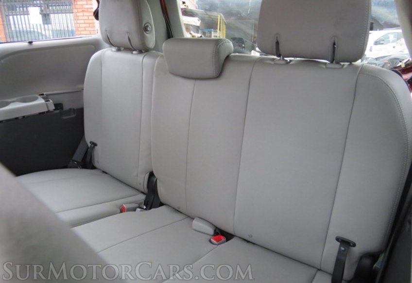 2015 Toyota Sienna - Image 32